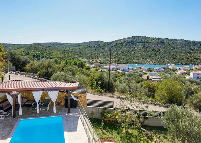Appartement Family-friendly With Swimming Pool Stupin Celine, - 23257 Rogoznica (Sibenik-Knin)