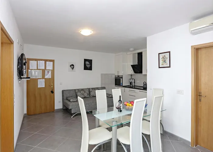 Family-friendly With Swimming Pool Stupin Celine, - 23257 Appartement Rogoznica (Sibenik-Knin)
