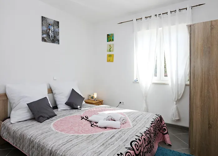 Family-friendly With Swimming Pool Stupin Celine, - 23257 Appartement Rogoznica (Sibenik-Knin)