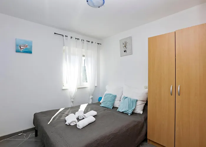 Family-friendly With Swimming Pool Stupin Celine, - 23257 Appartement Rogoznica (Sibenik-Knin)